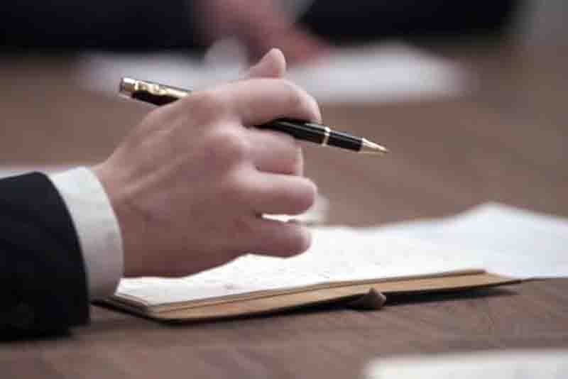 Branded Pens: Why They are a Must-Have for Professionals